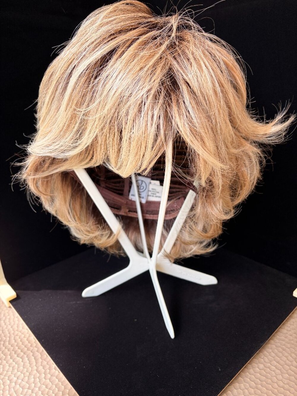 NWOT Toni Brattin CASUAL LOOK Large Cap, Light Blonde Synthetic Wig